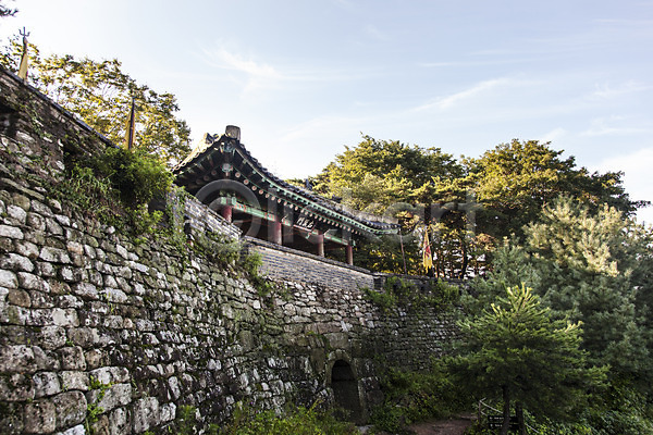 사람없음 JPG 포토 건축물 계절 나무 남한산성 돌담 성벽 식물 야외 여름(계절) 주간 풍경(경치) 하늘 한국 한국문화