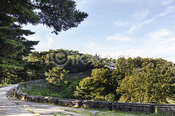 사람없음 JPG 포토 계절 구름(자연) 나무 남한산성 성곽길 성벽 식물 야외 여름(계절) 주간 풍경(경치) 하늘 한국