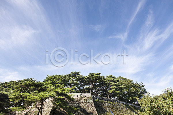 사람없음 JPG 포토 구름(자연) 나무 남한산성 성곽길 성벽 식물 야외 주간 풍경(경치) 하늘 한국