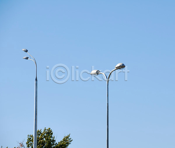 우아함 사람없음 JPG 포토 해외이미지 거리 건축양식 공원 기둥 도시 등불 디자인 램프 백그라운드 빛 빛망울 스타일 야외 에너지 오브젝트 유리 장면 장비 장식 전구 전기 조명 천창 철 철강 파란색 하늘 해외202004 힘