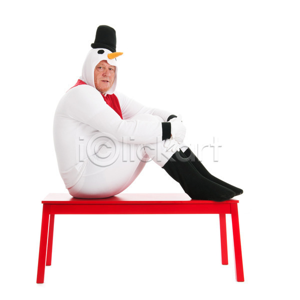 유머 피곤 휴식 사람 한명 JPG 포토 해외이미지 겨울 고립 눈사람 당근 백그라운드 벤치 빨간색 앉기 야외 크리스마스 해외202004 흰색