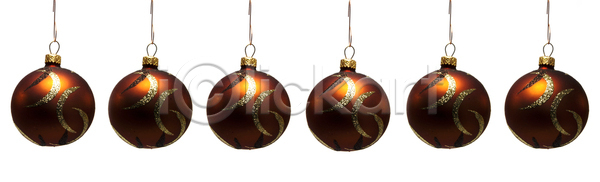 축하 화려 사람없음 JPG 포토 해외이미지 12월 겨울 계절 고립 공 그룹 그림 기념 노란색 디자인 리본 마법 모양 백그라운드 블러 빛 여의주 연도 오브젝트 원형 유리 장식 저녁 전구 추상 축제 크리스마스 해외202004 해외포토 황금 휴가 흰색