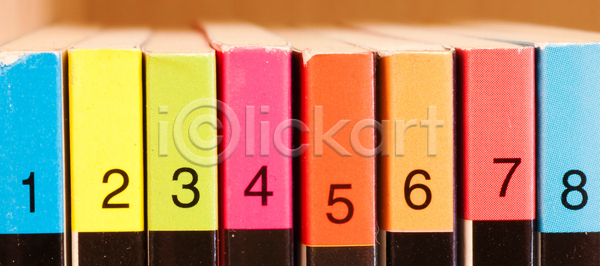 사람없음 JPG 포토 해외이미지 검은색 덮개 도서관 많음 문학 문화 보관소 볼륨 선반 수집 숫자 암호 언론 역사 오브젝트 종이 질서 창고 책 컨셉 페이지 해외202004 해외포토