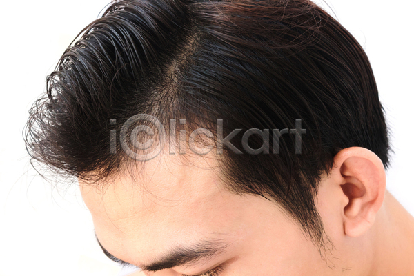 남자 성인 성인남자한명만 한명 JPG 포토 해외이미지 두피관리 두피케어 머리 머리카락 뷰티 탈모 탈모예방 탈모클리닉 해외202004 흰배경