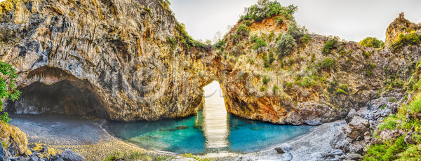 휴식 사람 사람없음 JPG 포토 해외이미지 공룡 공원 남쪽 모래 물 바다 바위 보트 섬 수영 여름 여행 이탈리아 자연 지중해 침대 파도 파란색 표면 풍경 해외202004 해외포토 호수 황무지 휴가