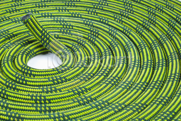 흥분 사람없음 JPG 포토 해외이미지 넥타이 대각선 등산 루트 매듭 모션 밧줄 벽 보라색 보안 산 숫자 스포츠 안전 알루미늄 연결 오르기 잡기 장비 절정 정상 초록색 추적 컬러풀 해외202004 힘