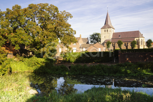 침묵 사람없음 JPG 포토 해외이미지 강 개울 교회 나무 네덜란드 마을 시골 아침 자연 탑 풍경(경치) 하늘 해외202004