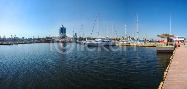 휴식 사람없음 JPG 포토 해외이미지 건강 건물 건축양식 날씨 덮개 도시 등대 맑음 물 바다 생태학 아침 야외 언덕 여름 여행 요트 우크라이나 유럽 자연 주택 지역 크루즈 클럽 타운 터미널 파노라마 포트 풍경 하늘 항구 해외202004 해외포토 호텔 휴양지