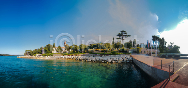 고급 휴식 사람없음 JPG 포토 해외이미지 가족 건축양식 교회 라이프스타일 바다 백그라운드 섬 야외 여름 여행 역사 자연 지중해 크로아티아 타운 탑 파노라마 파란색 포트 풍경 하늘 해외202004 해외포토 호텔 휴가 휴양지