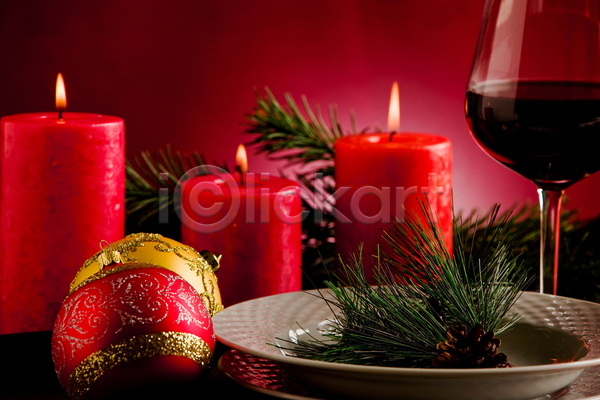 사람없음 JPG 포토 해외이미지 목재 불 빨간색 소나무 와인 와인잔 장식 저녁식사 축제 크리스마스 탁자 파티 해외202004 황금