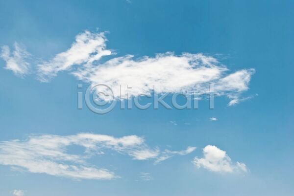 부드러움 자유 침묵 사람없음 JPG 포토 해외이미지 구름(자연) 날씨 바람 백그라운드 빛 솜털 스카이라인 야외 여름(계절) 오존 오픈 완전 우주 자연 장면 천국 천창 태양 파란색 패턴 풍경(경치) 하늘 해외202004 햇빛 환경 흰색