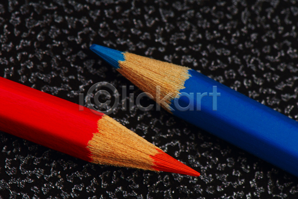 사람없음 JPG 포토 해외이미지 교육 그림 기술 날카로움 도구 디자인 미술 백그라운드 빨간색 세로 연필 오브젝트 장비 창조 취미 크레파스 파란색 해외202004