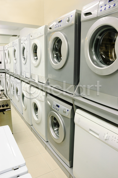 사람없음 JPG 포토 해외이미지 가전제품 드럼세탁기 상점 실내 일렬 전시 해외202004