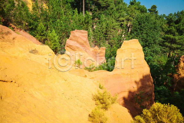 사람없음 JPG 포토 해외이미지 나무 남쪽 바위 백그라운드 빨간색 야외 언덕 오렌지 자연 정상 풍경(경치) 프랑스 프랑스어 프로방스 해외202004