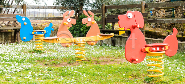 쉬는시간 행복 사람없음 어린이 JPG 포토 해외이미지 갈색 개 게임 고립 공원 그네 꽃 노란색 놀이 놀이터 동물 떨림 목재 물개 봄 빨간색 승차 야외 여름 운동 일반 작음 잔디 장난 장난감 장비 초록색 컬러풀 토끼 파란색 플라스틱 해외202004 해외포토 흰색