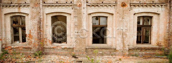 낭비 위험 사람없음 JPG 포토 해외이미지 건물 건축양식 검은색 공장 구식 그런지 금속 깨짐 내부 도시 먼지 방치 백그라운드 버리기 벽 벽돌 복고 빛 산업 수확 썩음 어둠 옛날 유리 직장 창고 창문 철강 파멸 폐기물 해외202004 해외포토