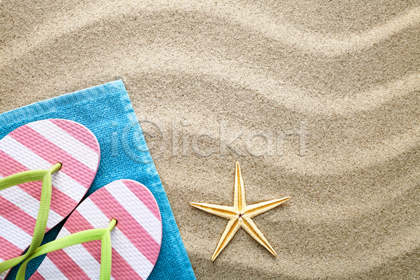사람없음 JPG 포토 해외이미지 모래 모래사장 바다 백그라운드 분홍색 불가사리 샌들 수건 여름(계절) 여행 정상 질감 초록색 컨셉 컬러풀 파도 파란색 해외202004 휴가 흰색