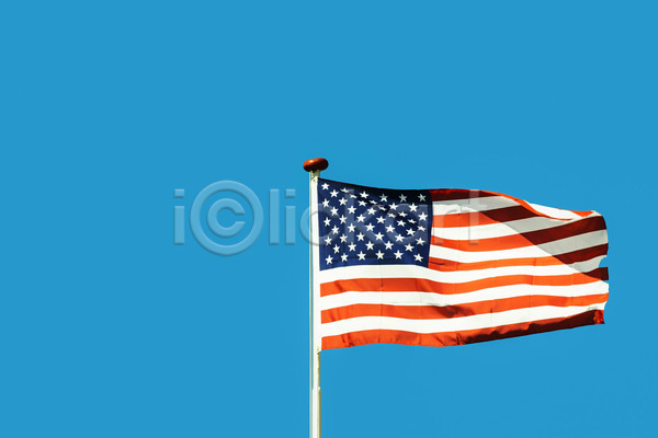 사람없음 JPG 포토 해외이미지 가로 깃발 미국 별 빨간색 줄무늬 파란색 하늘 해외202004 흰색