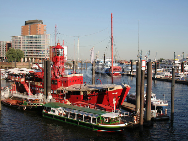 사람없음 JPG 포토 해외이미지 건물 건축양식 독일 물 보트 빨간색 옛날 포트 하늘 함부르크 함선 항구 해외202004