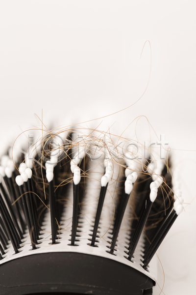 사람없음 JPG 근접촬영 포토 해외이미지 두피케어 머리빗 머리카락 뷰티 탈모 탈모예방 탈모클리닉 해외202004 흰배경