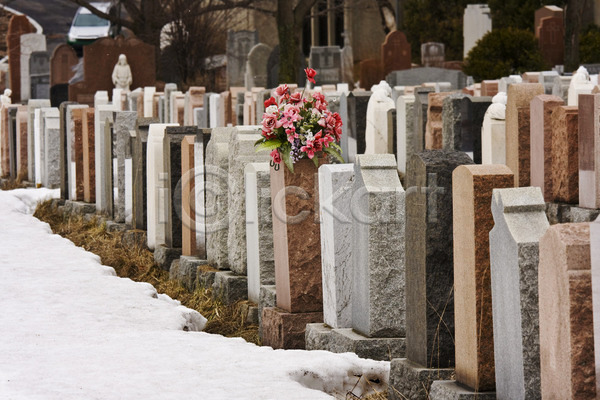 사람없음 JPG 포토 해외이미지 겨울 기념물 꽃 대리석 묘사 무덤 바위 십자가 장례 죽음 천연기념물 해외202004