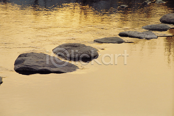 사람없음 JPG 포토 강 다리(건축물) 돌(바위) 돌다리 물 야외 자연 주간 징검다리 풍경(경치) 호수