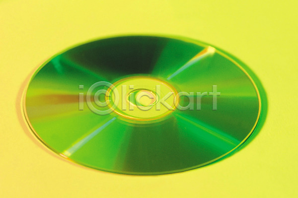사람없음 JPG 아웃포커스 포토 CD 광선 사무용품 스튜디오촬영 실내 오브젝트 음반 음악 저장 저장장치 컴퓨터 한개