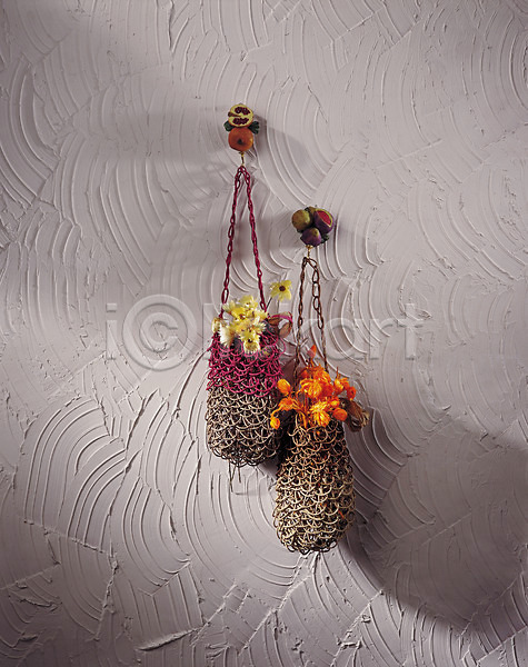사람없음 JPG 포토 그림자 꽃 바구니 벽 벽걸이 식물 실내 오브젝트 인테리어 장식
