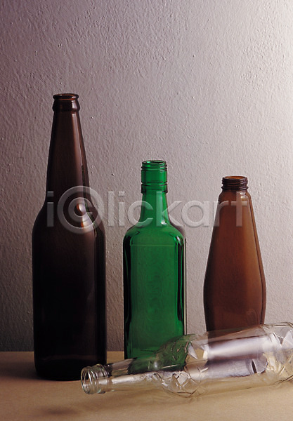 사람없음 JPG 포토 맥주병 병(담는) 빈병 생활용품 소주병 술병 여러개 오브젝트 유리병 인테리어 장식