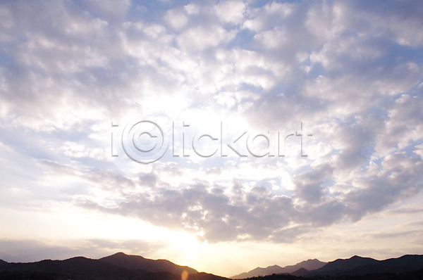 사람없음 JPG 포토 구름(자연) 노을 산 산등성이 야외 일몰 자연 자연현상 풍경(경치) 하늘 햇빛