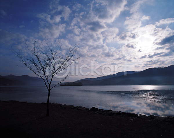 사람없음 JPG 실루엣 포토 강 구름(자연) 나무 바다 산 섬 식물 야외 어둠 자연 주간 풍경(경치) 하늘 햇빛 호수