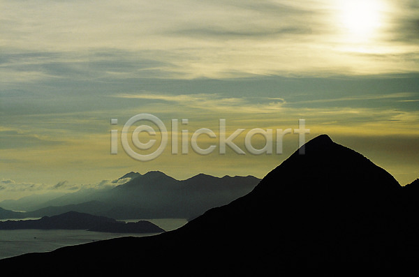 사람없음 JPG 실루엣 포토 구름(자연) 노을 바다 산 섬 야외 일몰 자연 자연현상 저녁 풍경(경치) 하늘 햇빛
