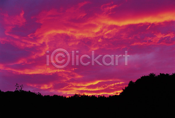 사람없음 JPG 실루엣 포토 구름(자연) 노을 빨간색 산 야외 어둠 언덕 일몰 일출 자연 자연현상 저녁 풍경(경치) 하늘