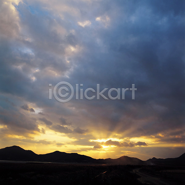 사람없음 JPG 포토 구름(자연) 노을 산 섬 야외 어둠 일몰 자연 자연현상 저녁 풍경(경치) 하늘 햇빛