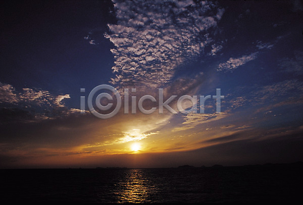 사람없음 JPG 포토 구름(자연) 노을 바다 야외 어둠 일몰 일출 자연 자연현상 저녁 태양 풍경(경치) 하늘 해