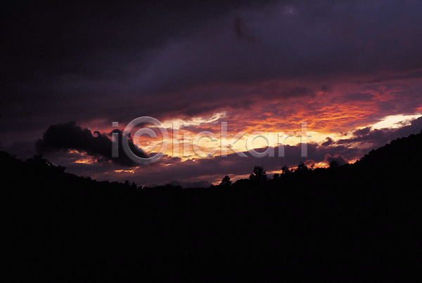 사람없음 JPG 포토 구름(자연) 노을 빨간색 산 야간 야외 어둠 언덕 일몰 자연 자연현상 저녁 풍경(경치) 하늘