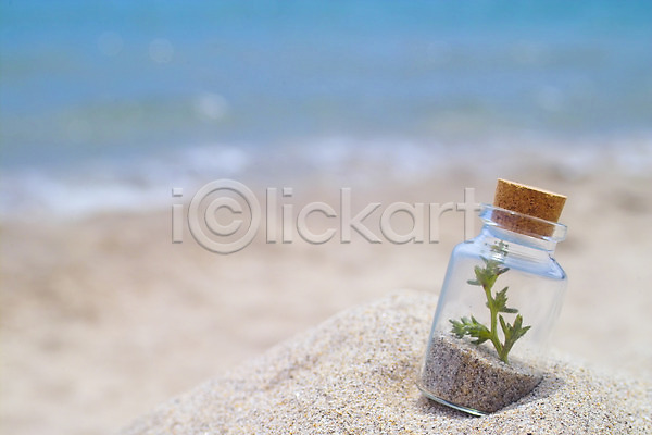 사람없음 JPG 포토 모래 모래사장 바다 백그라운드 병(담는) 야외 여름(계절) 오브젝트 웰빙 유리병 자연 장식 주간 풍경(경치) 해변