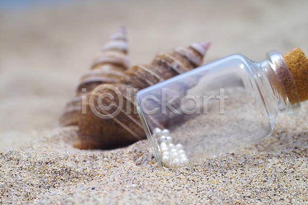 사람없음 JPG 포토 모래 모래사장 백그라운드 병(담는) 보석 소라 야외 여름(계절) 오브젝트 유리병 자연 장식 주간 진주 진주(보석) 풍경(경치) 해변