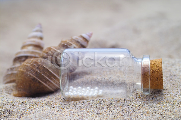 사람없음 JPG 포토 모래 모래사장 배경화면 백그라운드 병(담는) 보석 소라 야외 여름(계절) 오브젝트 유리병 자연 장식 주간 진주 진주(보석) 풍경(경치) 해변