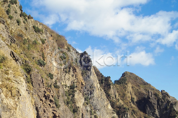 사람없음 JPG 포토 구름(자연) 돌(바위) 바위(돌) 바위산 백그라운드 산 야외 울릉도 자연 절벽 주간 풍경(경치) 하늘