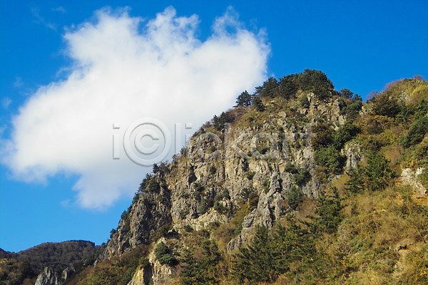 사람없음 JPG 포토 구름(자연) 돌(바위) 바위(돌) 바위산 백그라운드 산 암벽 야외 울릉도 자연 절벽 주간 풍경(경치) 하늘
