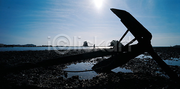 사람없음 JPG 포토 돌(바위) 바다 백그라운드 산 야외 어촌 자연 자연요소 조약돌 주간 풍경(경치) 하늘 햇빛