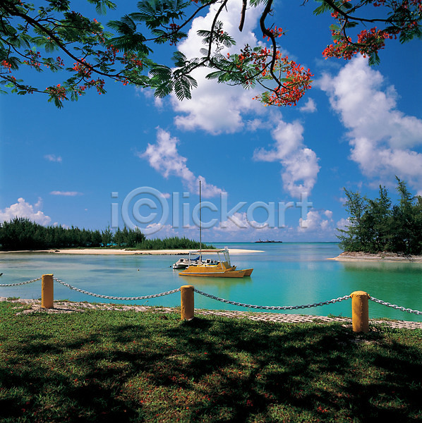 사람없음 JPG 포토 구름(자연) 나무 바다 배(교통) 백그라운드 섬 수상교통 야외 웰빙 자연 잔디 주간 풍경(경치) 하늘