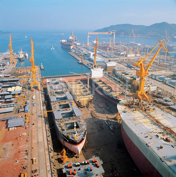 사람없음 JPG 포토 하이앵글 건축 공업 공장 바다 배(교통) 산업 산업시설 시설물 야외 조선업 주간 풍경(경치) 항구 현대건축
