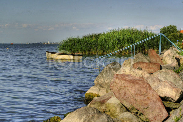 사람없음 JPG 포토 해외이미지 갈대(식물) 계단 물 보트 식물 암초 야외 여름(계절) 연못 자연 초록색 파노라마 파란색 풍경(경치) 하늘 해외202004 헝가리 호수