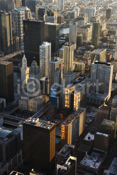 사람없음 JPG 포토 하이앵글 해외이미지 건물 건축양식 고층빌딩 도시 도시풍경 도심 미국 북아메리카 세로 시카고 야외 외관 조감도 해외202004