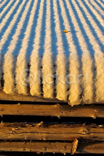 흐름 사람없음 JPG 포토 해외이미지 겨울 벽 얼음 외양간 지붕 해외202004