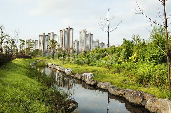 사람없음 JPG 포토 도시 분양 아파트 야외 잔디 주간 파주 풍경(경치) 한국 호수 호수공원