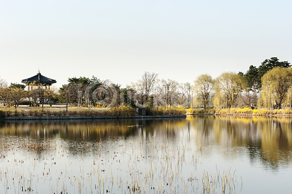 사람없음 JPG 포토 공원 나무 반사 봄 야외 정자(건축물) 주간 풍경(경치) 하늘 한국 호수 호수공원