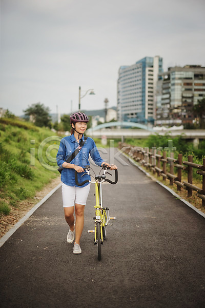 20대 성인여자만 성인여자한명만 여자 여자만 청년여자만 한국인 한명 JPG 앞모습 포토 걷기 미니벨로 사이클링 서기 야외 자전거도로 전신 주간 출근 탄천 퇴근